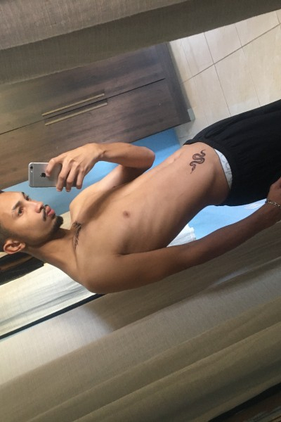 21 anos, magrinho e pardo