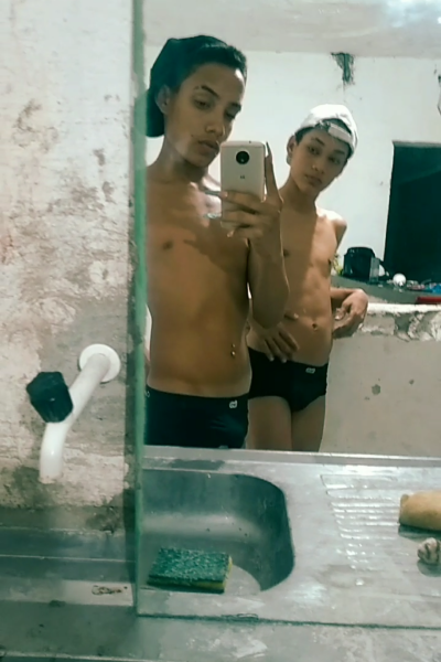 2 novinhos afim de curtir